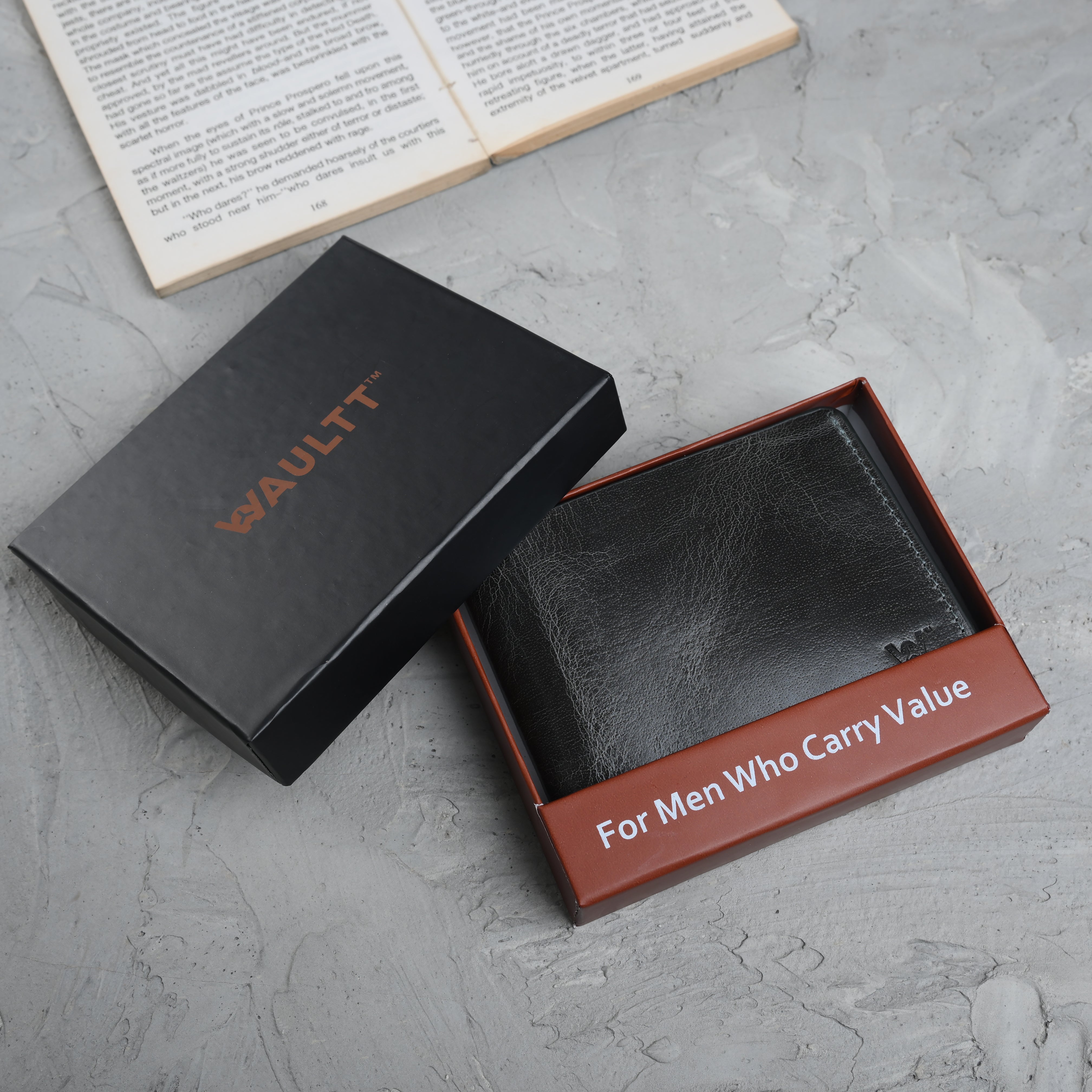 Waultt Bold Textured Black Leather Bifold Wallet for Men