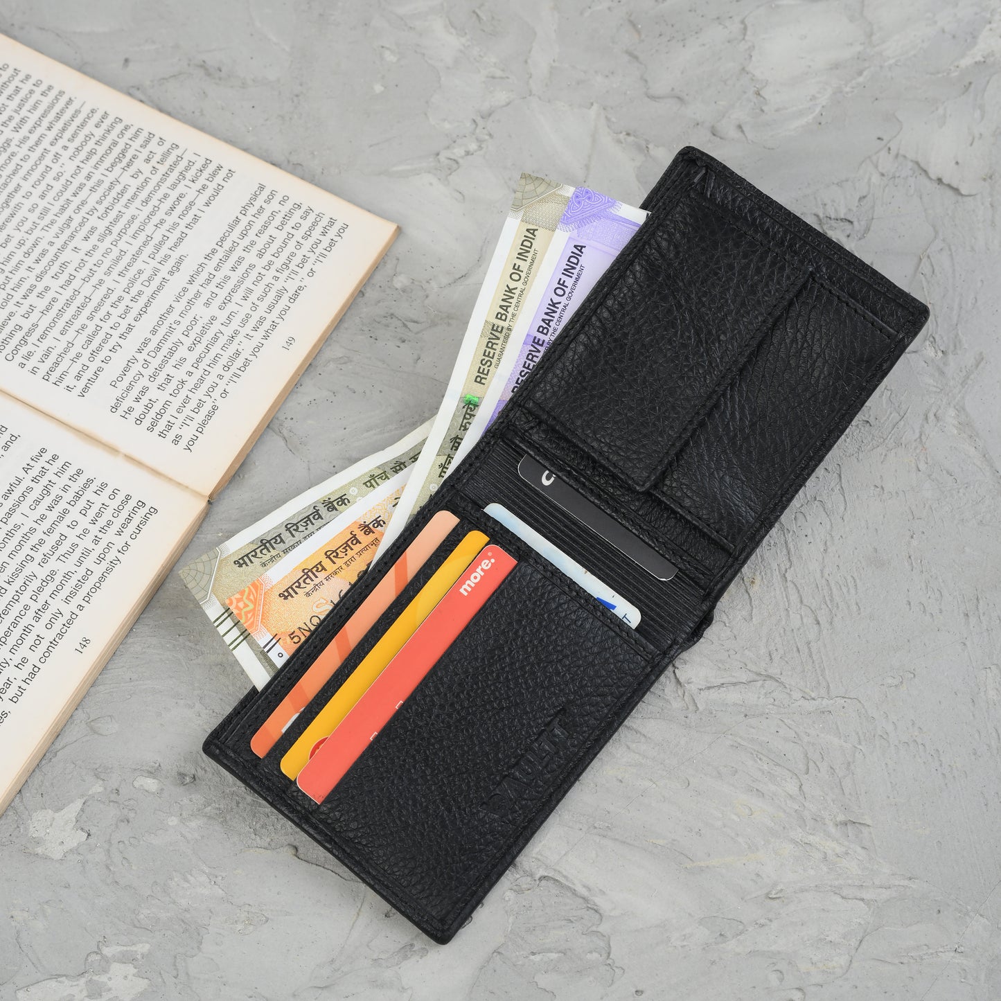 Waultt Luxurious Black Leather Bifold Wallet for Men