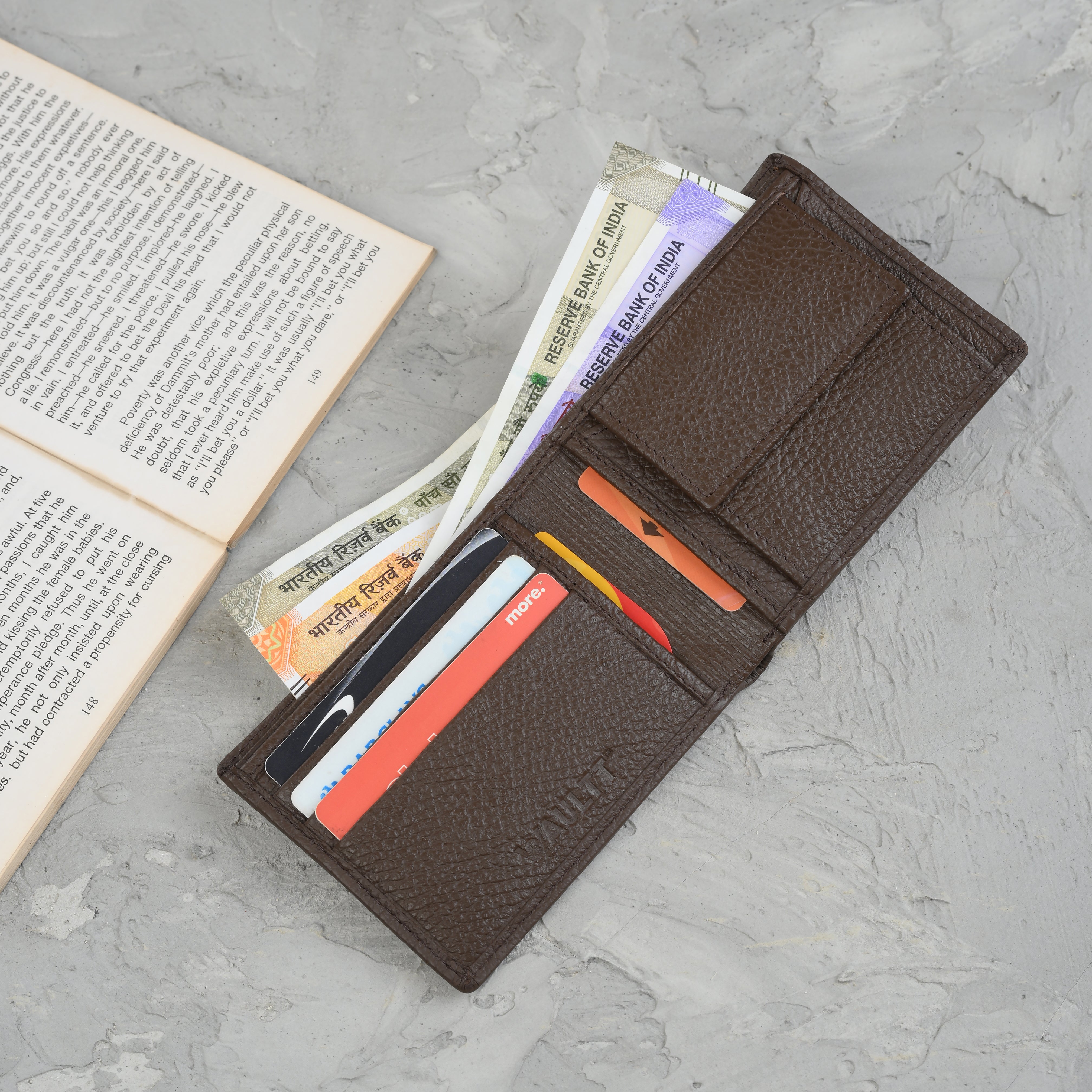 Waultt Luxurious Brown Leather Bifold  Wallet for Men
